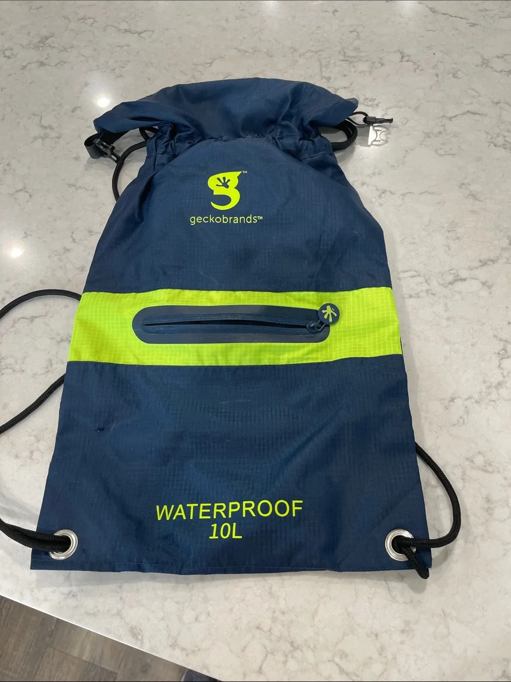 Geckobrands Navy and Neon Lime Waterproof Drawstring Backpack